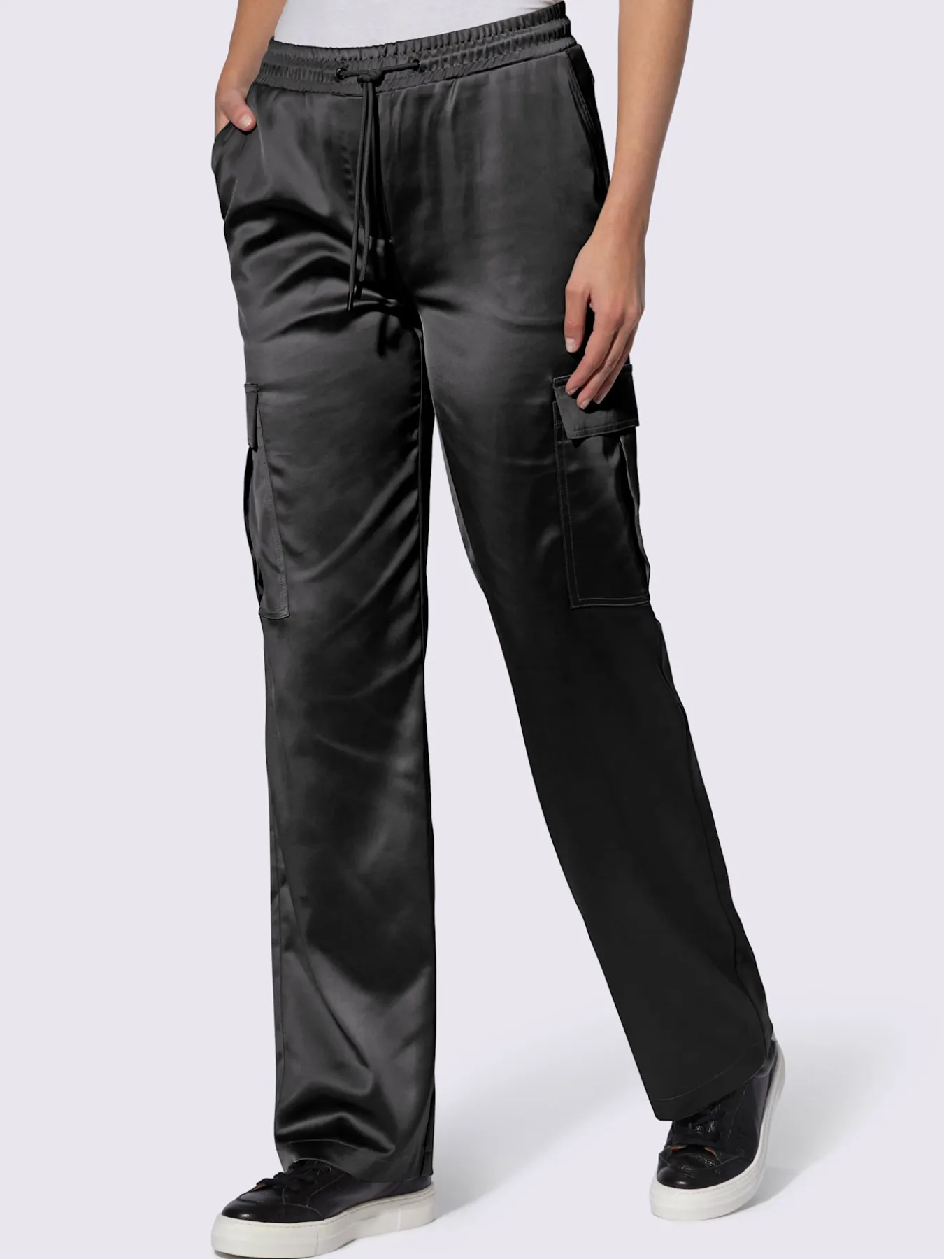 Pantalon cargo qualité satin légèrement brillante