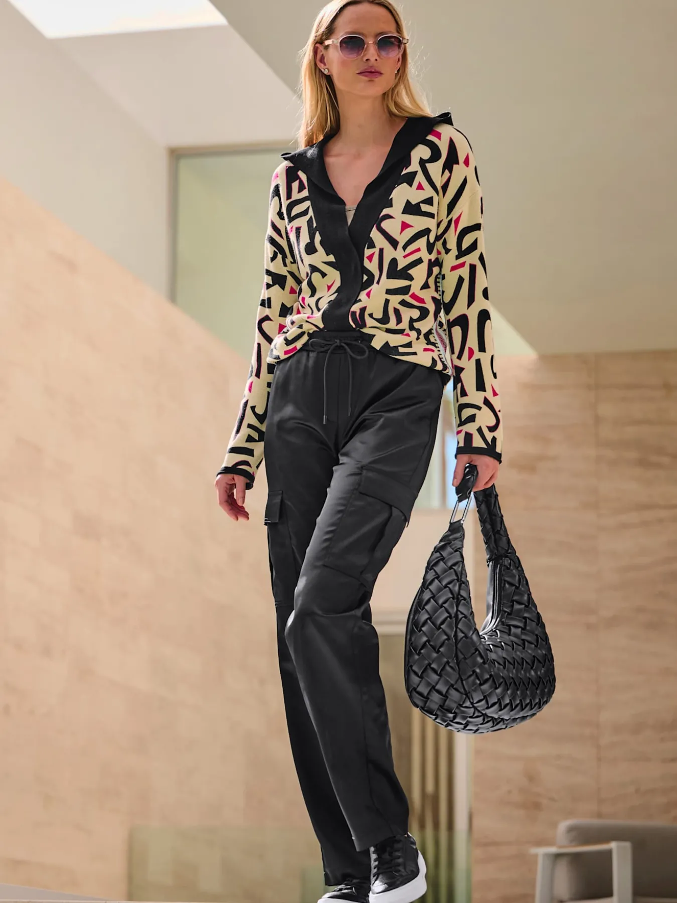 Pantalon cargo qualité satin légèrement brillante