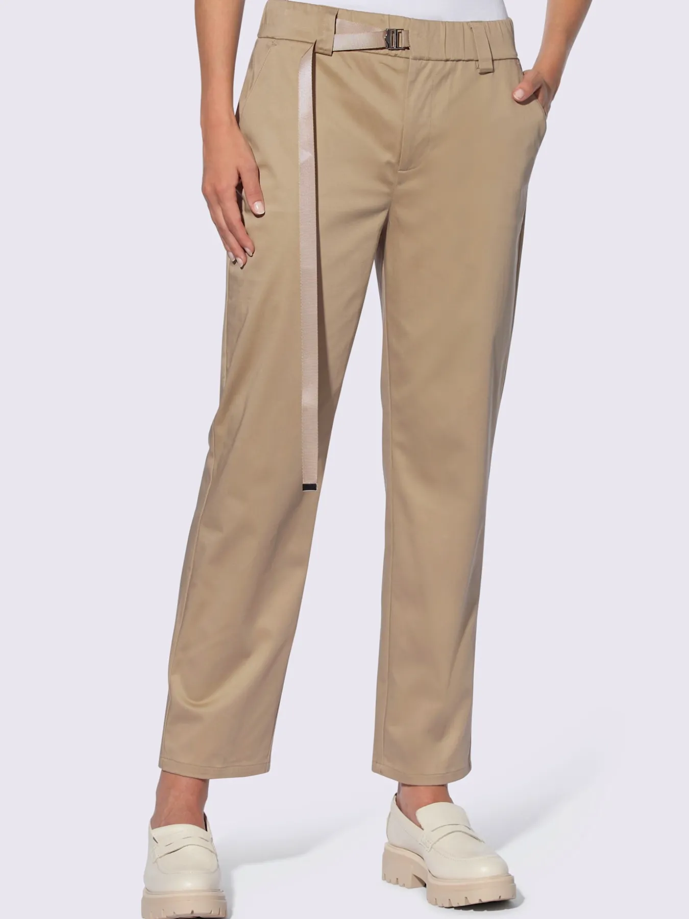 Pantalon chino fermeture innovante