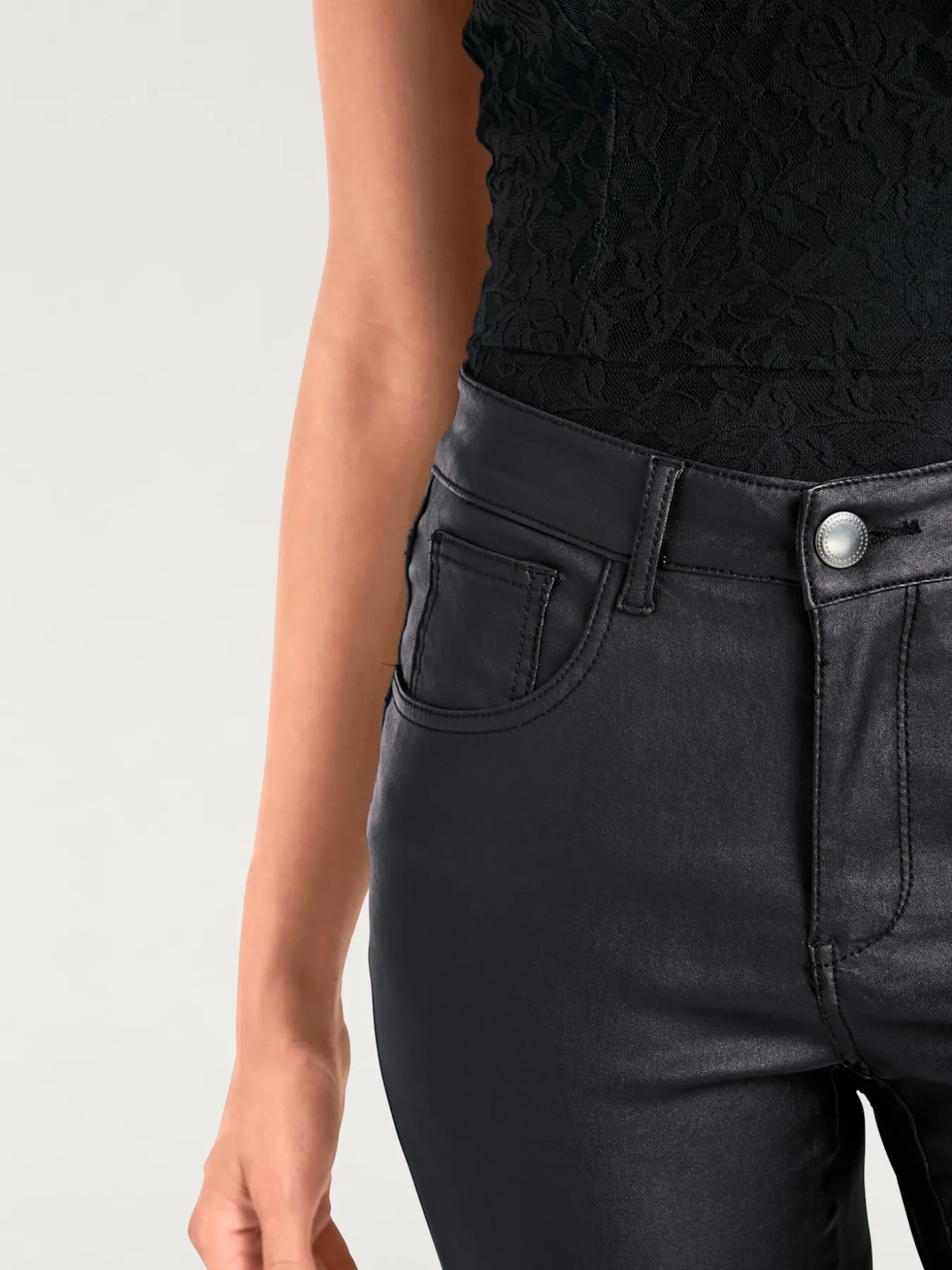 Pantalon effet ventre plat coupe skinny tendance
