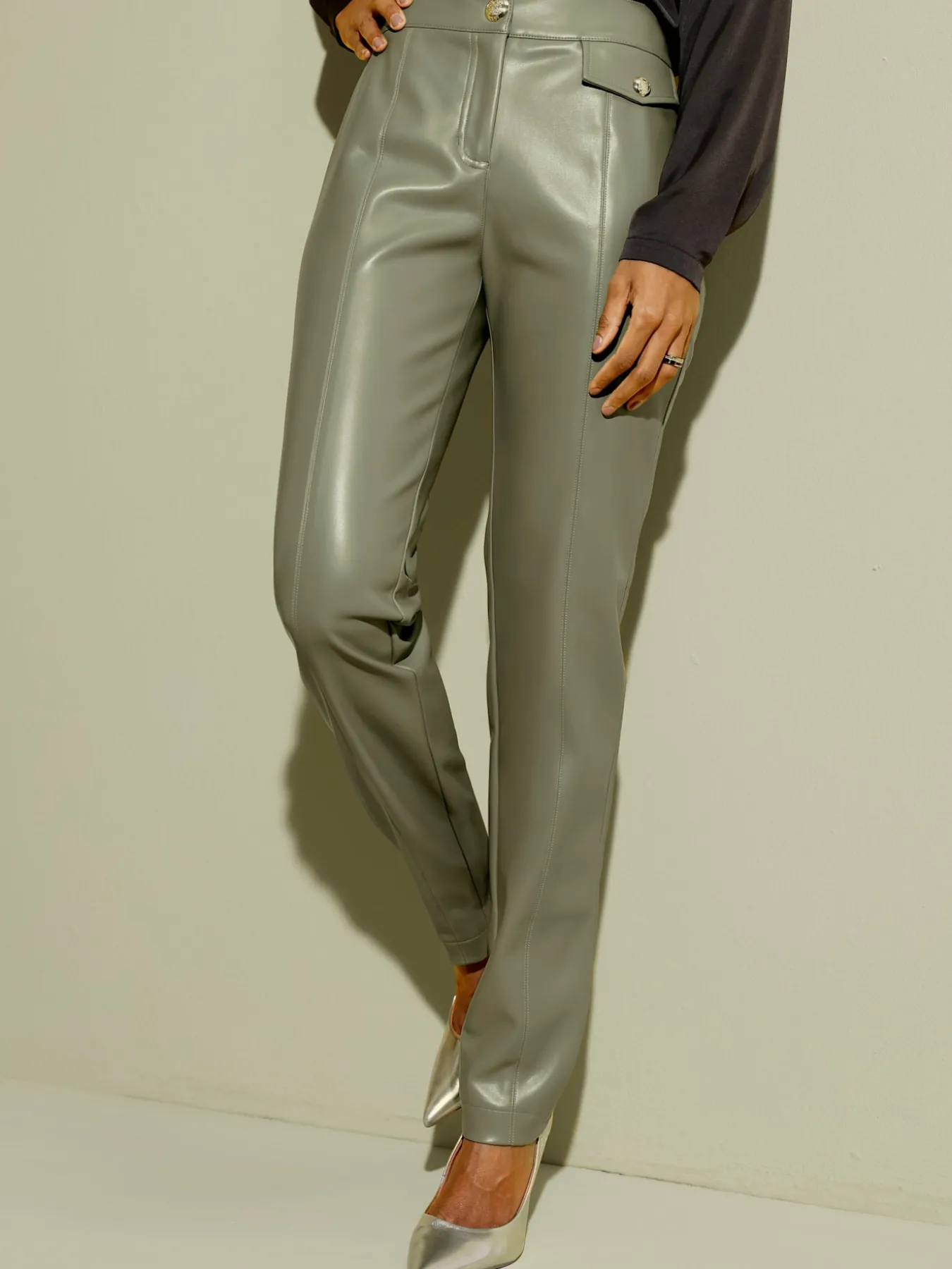 Pantalon en synthétique synthétique joliment brillant