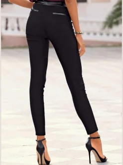 Pantalon extensible étroit avec détails en synthétique