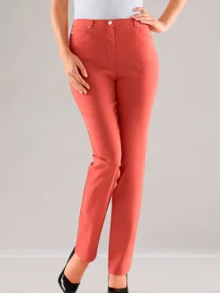 Pantalon féminin à coupe 5 poches classique