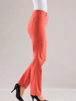 Pantalon féminin à coupe 5 poches classique