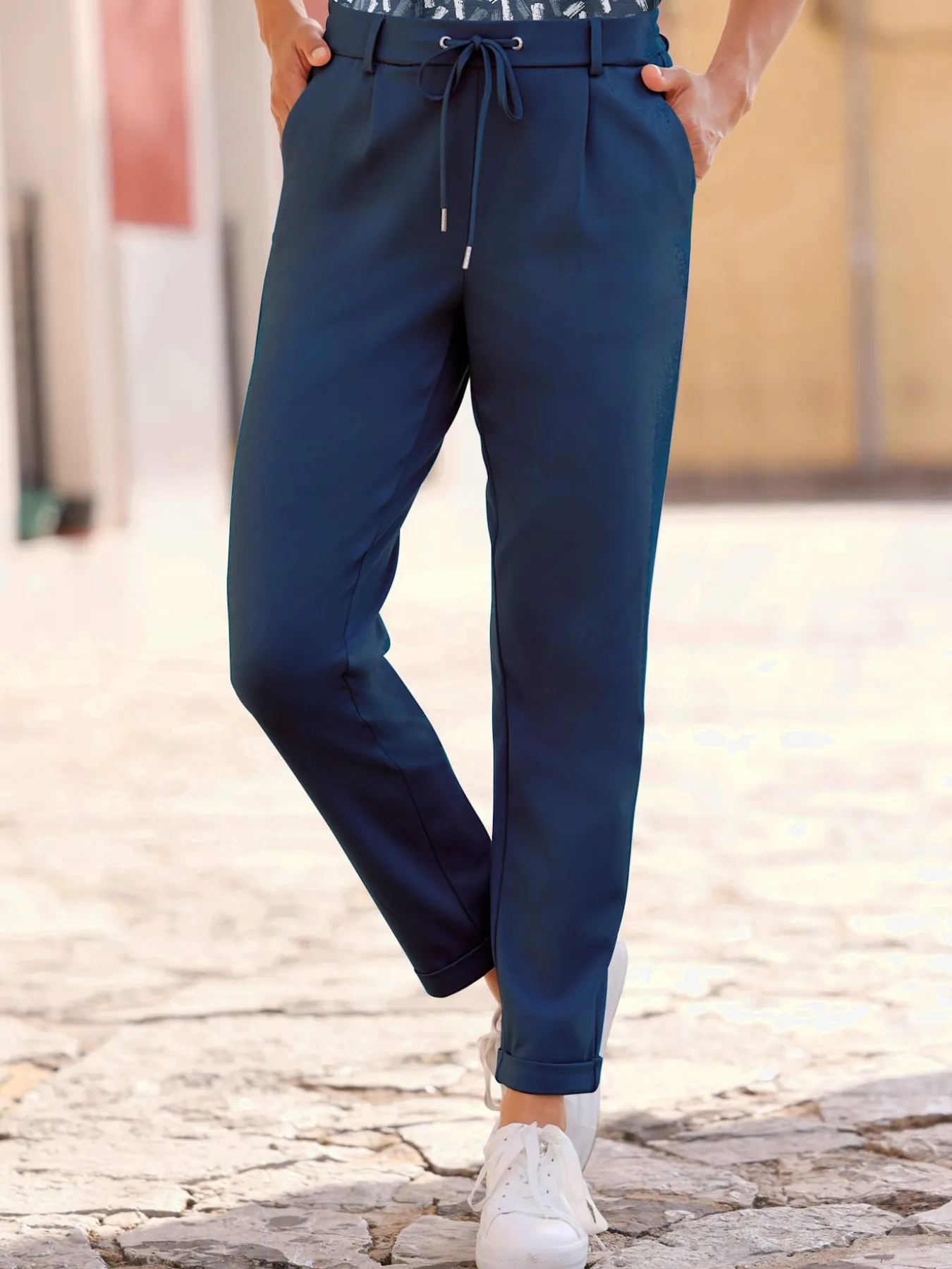 Pantalon jogpant ceinture élastique, coulisse et lien à nouer