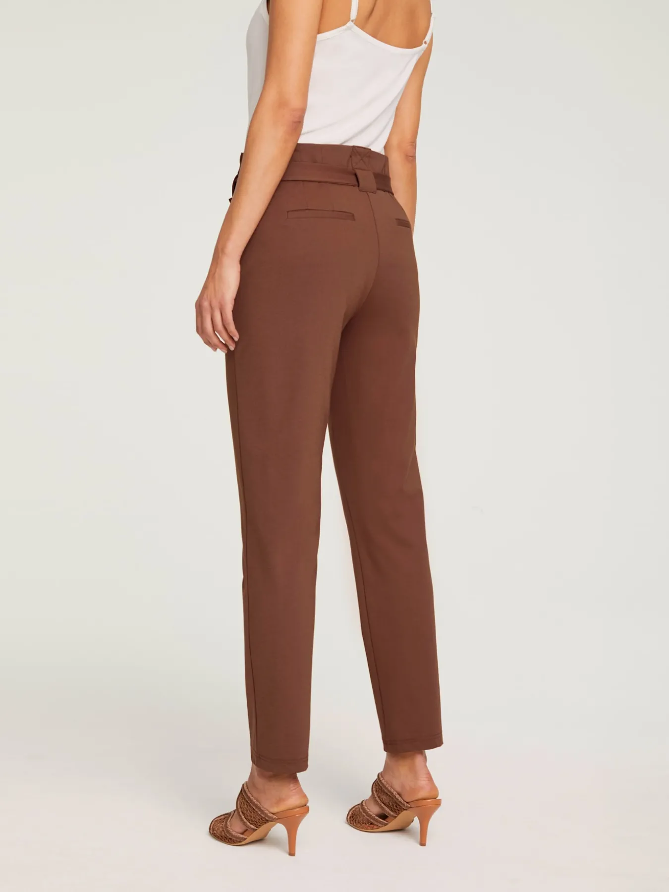 Pantalon paperbag coupe carotte