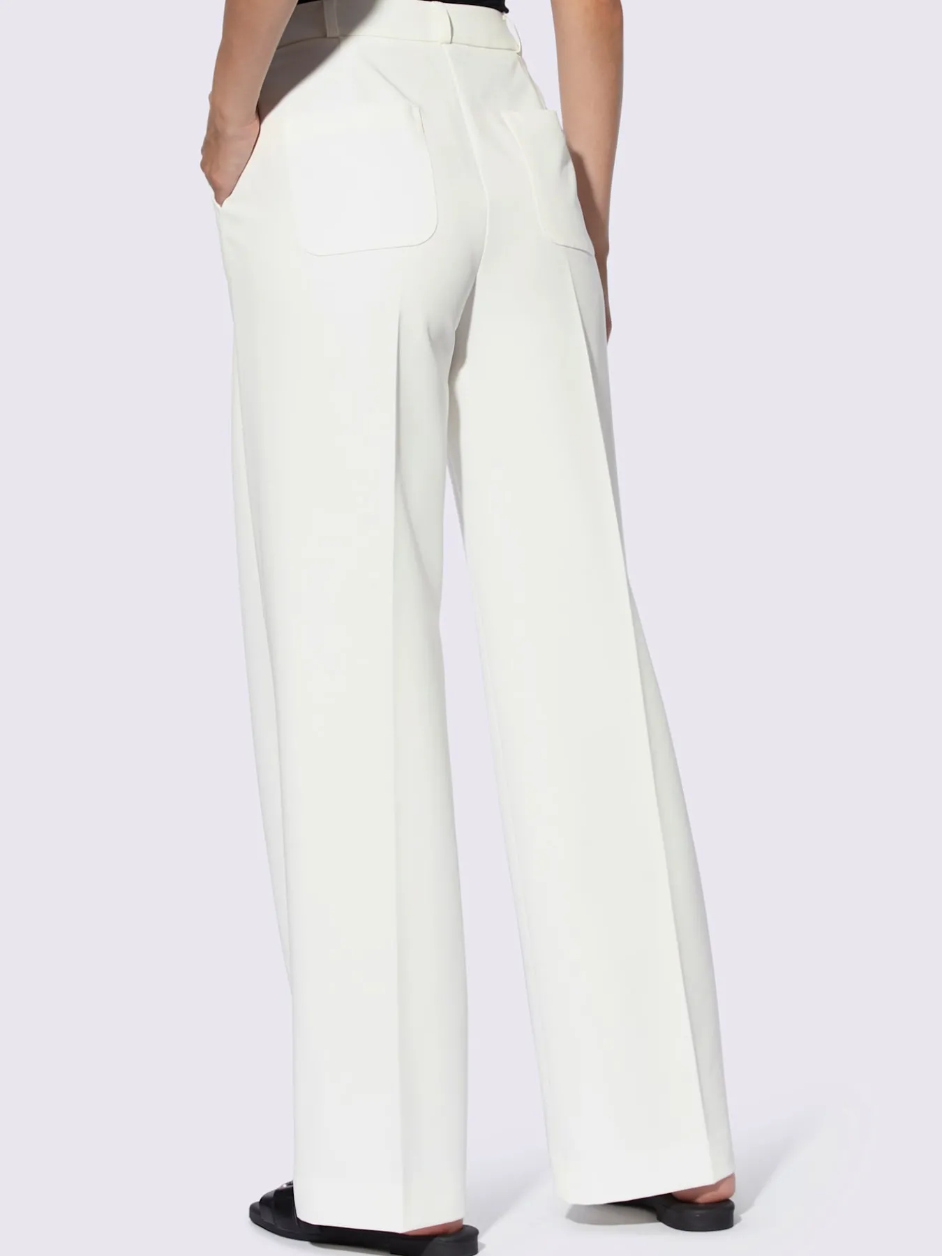 Pantalon tailleur coupe droite aux jambes