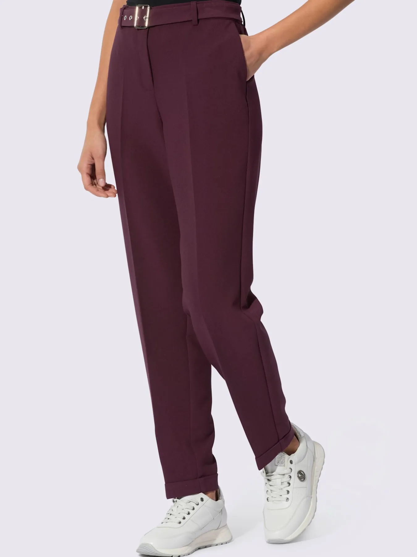 Pantalon tailleur livré avec ceinture