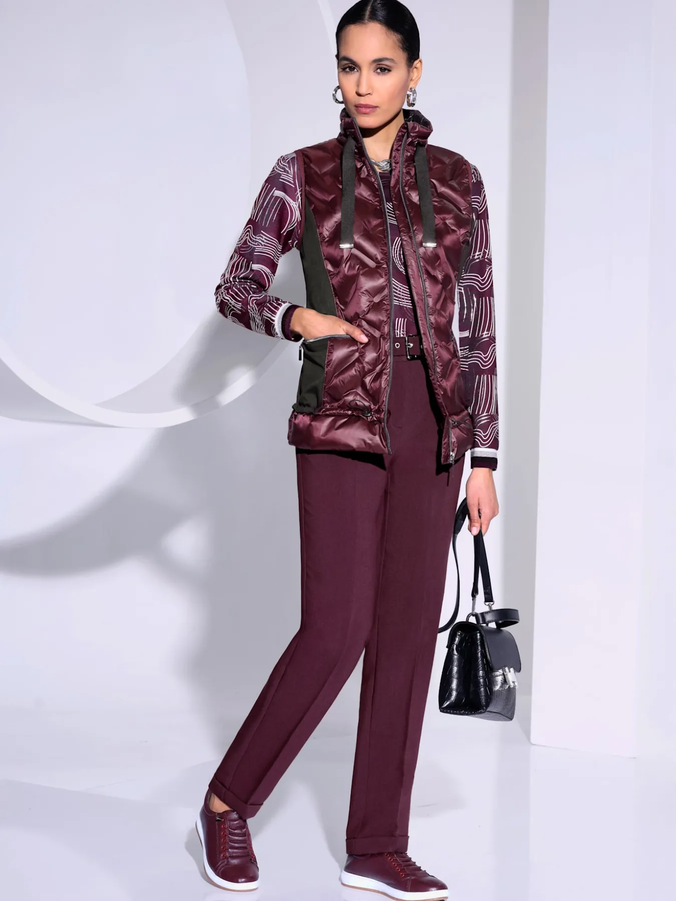 Pantalon tailleur livré avec ceinture