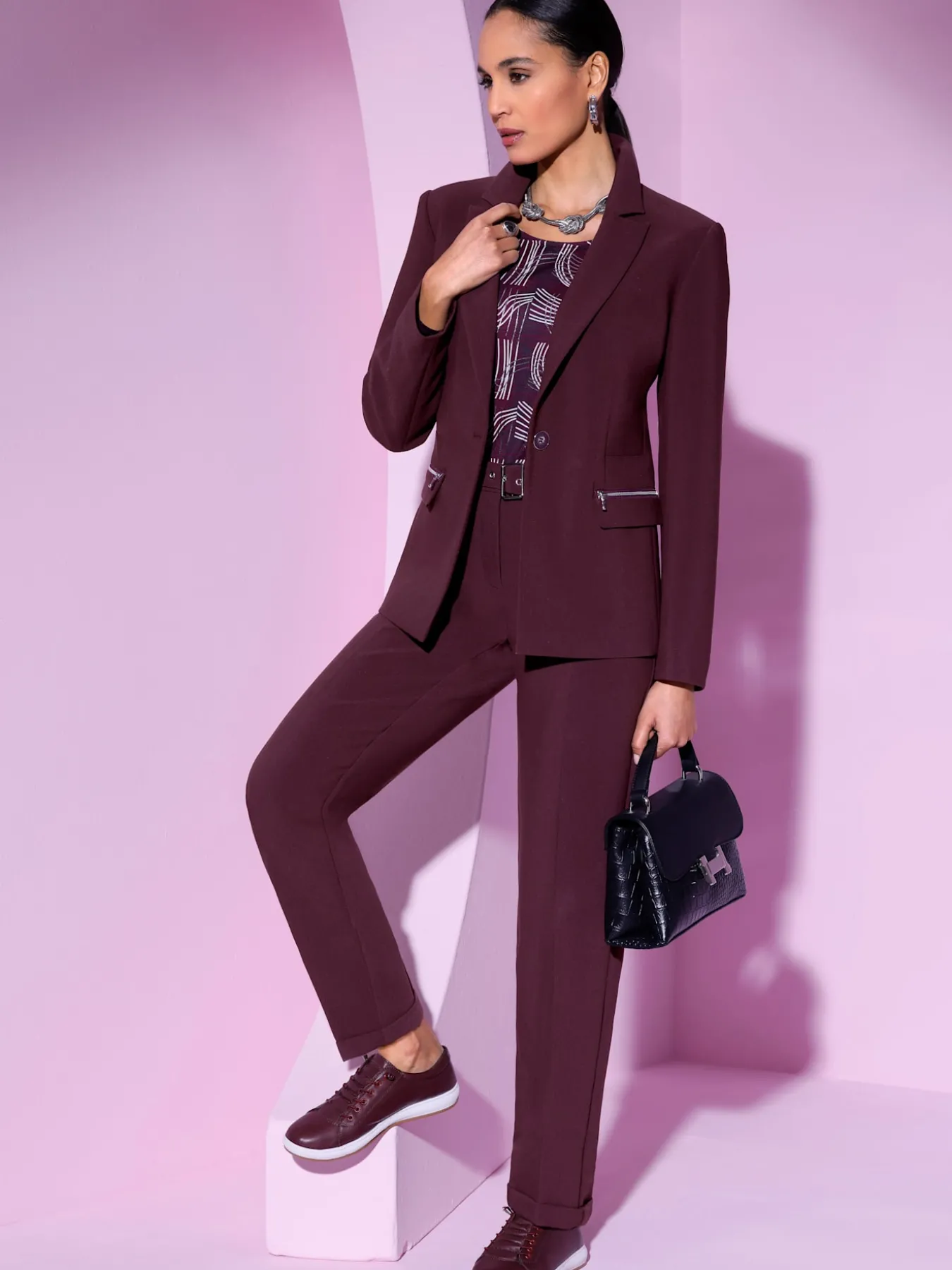 Pantalon tailleur livré avec ceinture