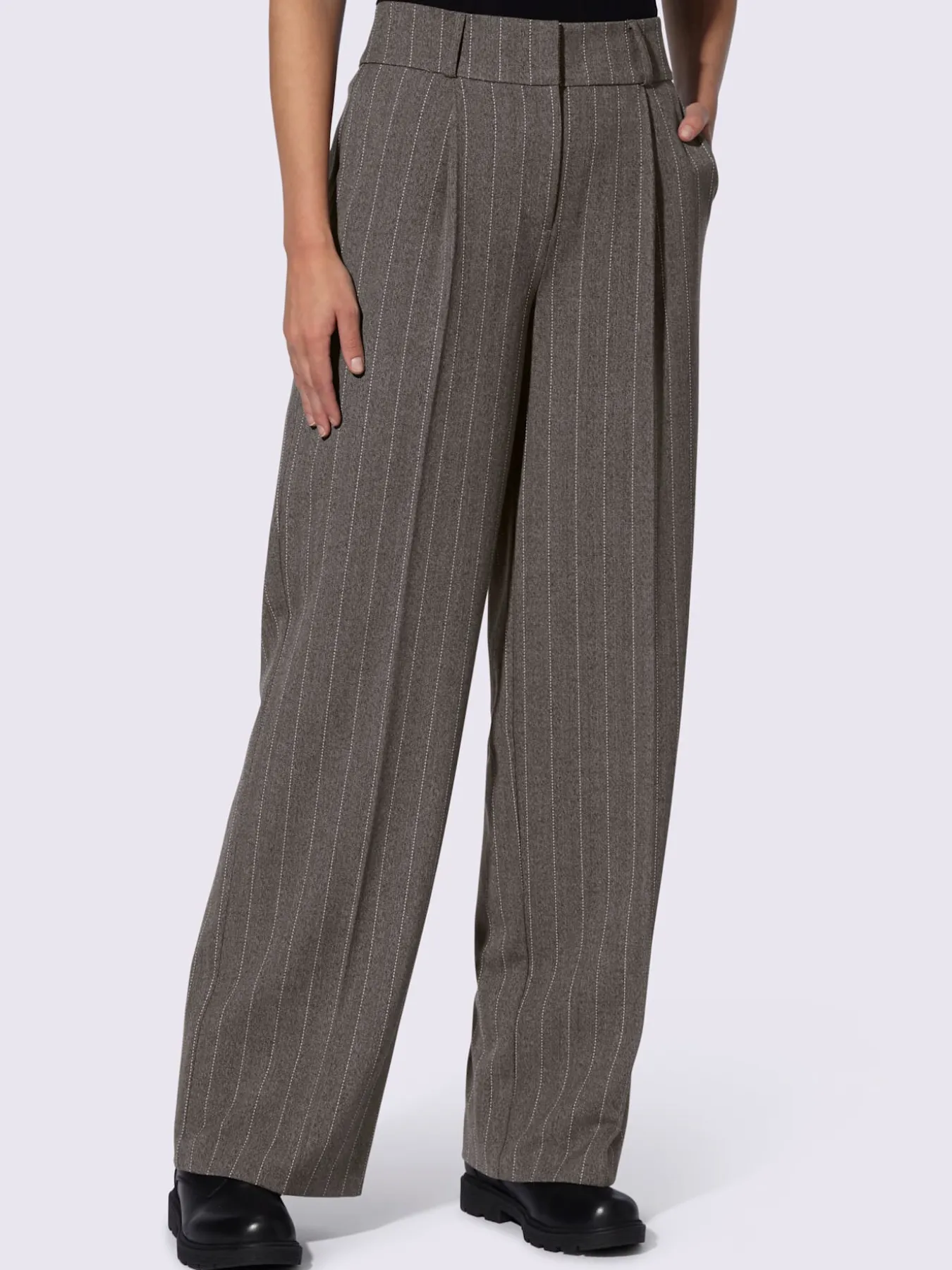 Pantalon tissé fines rayures classiques