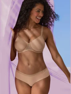 Panty tendance aux finitions sans coutures, coupe enveloppante