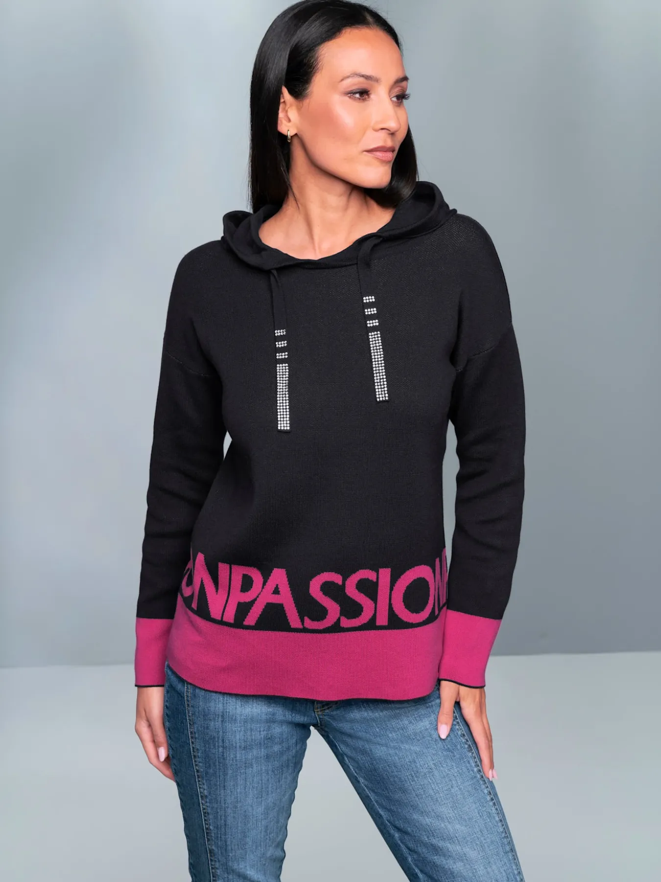 Pull à capuche joli aspect contrasté