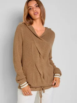 Pull à capuche superbe motif torsadé