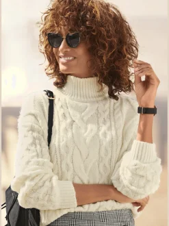 Pull à col montant motif torsadé tendance devant et aux manches