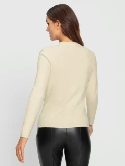 Pull à manches longues découpe raffinée à l'encolure