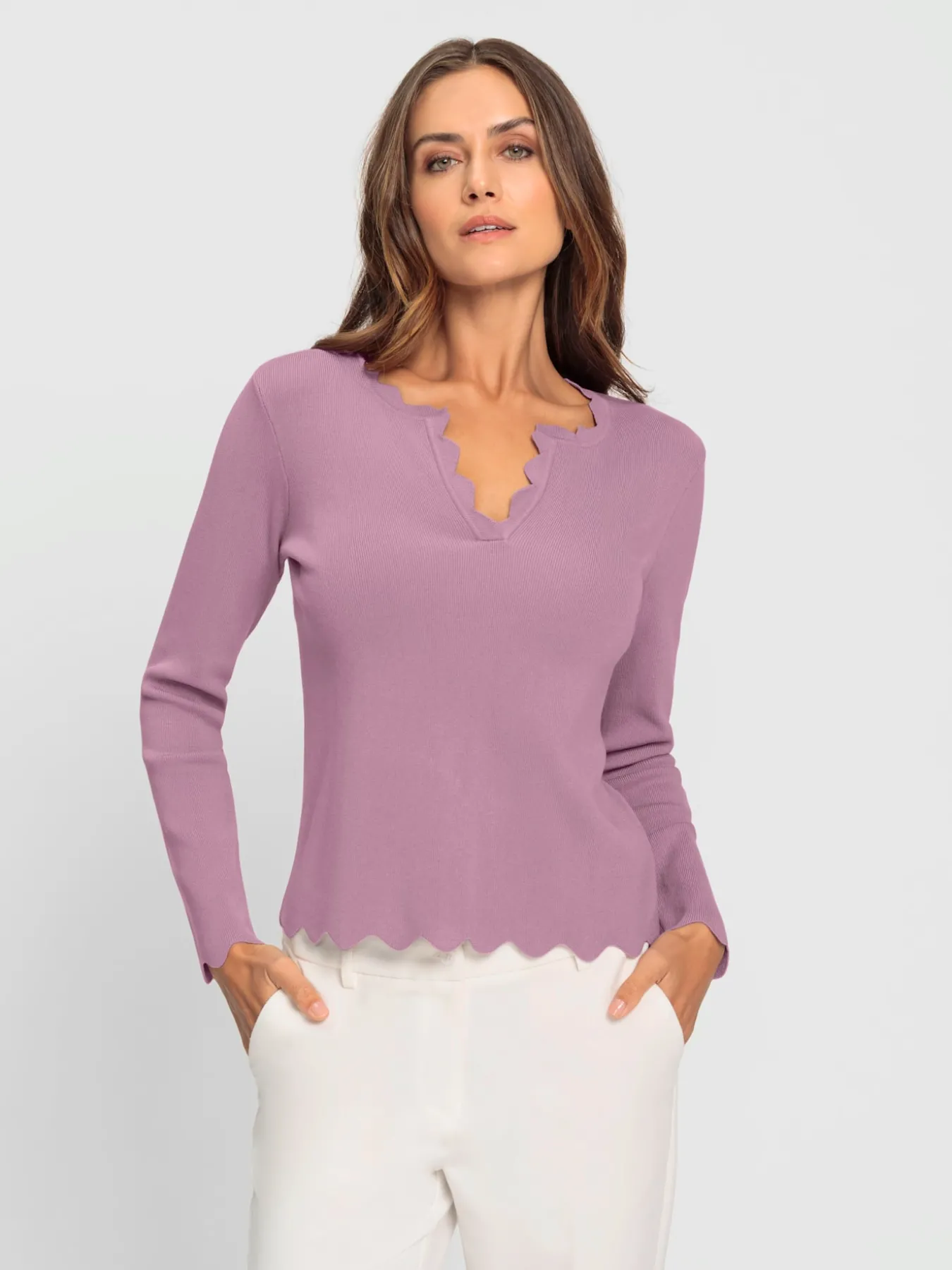 Pull en tricot fin bords ondulés élégants