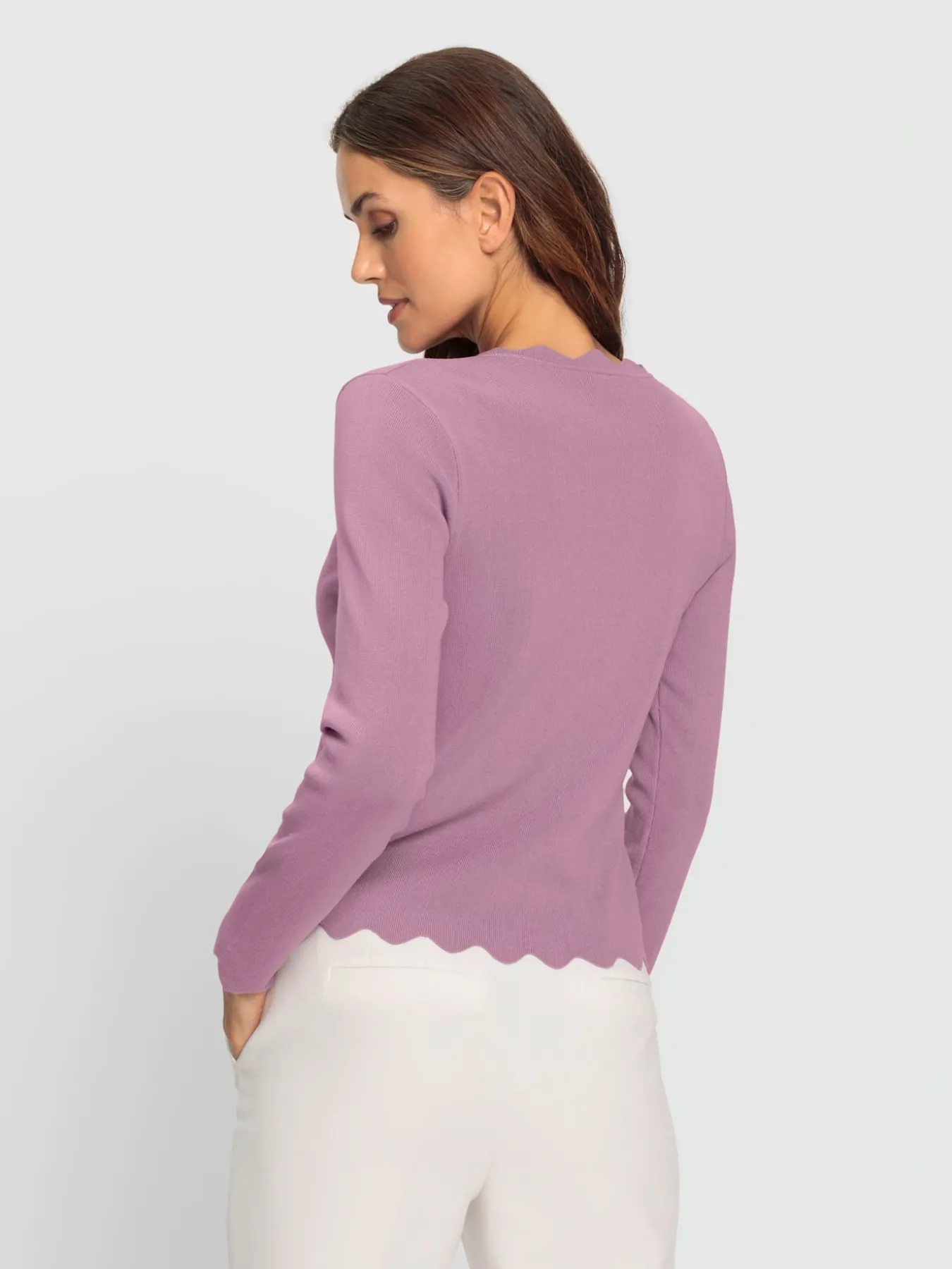 Pull en tricot fin bords ondulés élégants