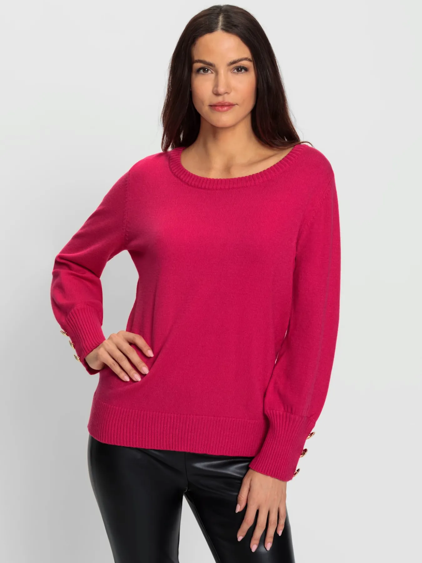 Pull en tricot fin boutons décoratifs couleur or aux finitions côtelées