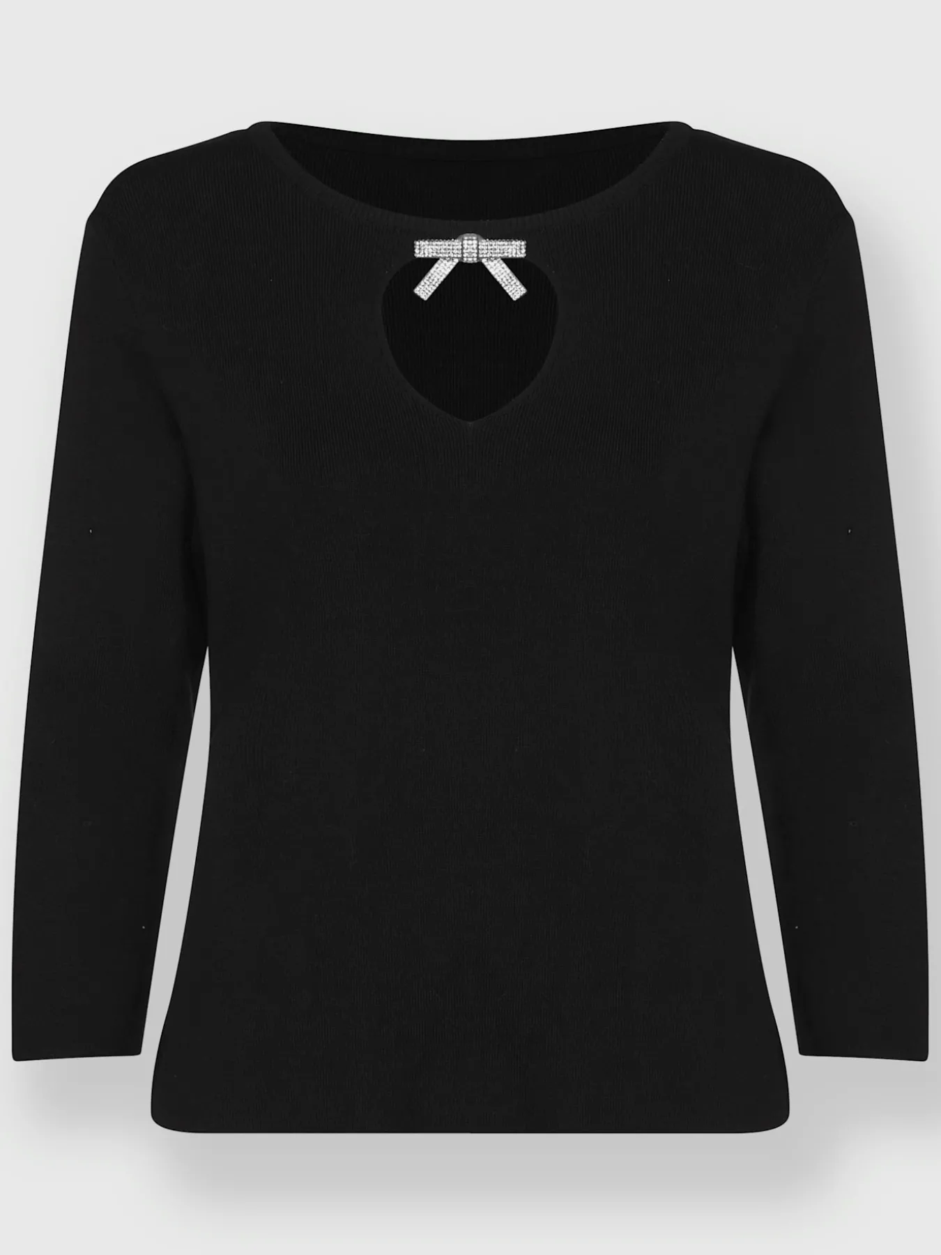 Pull en tricot fin broche décorative