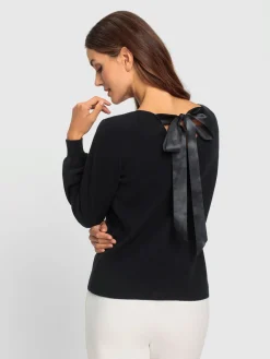 Pull en tricot fin encolure dégagée au dos