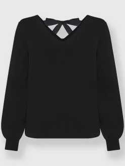 Pull en tricot fin encolure dégagée au dos