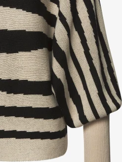 Pull en tricot large encolure en u