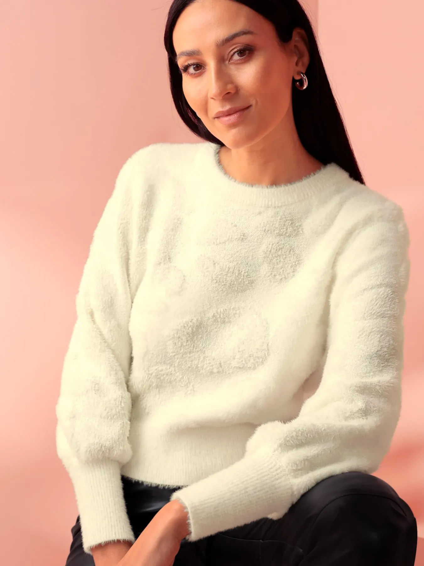 Pull en tricot motif maille moderne