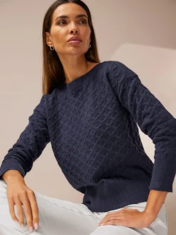 Pull en tricot superbe motif tricoté
