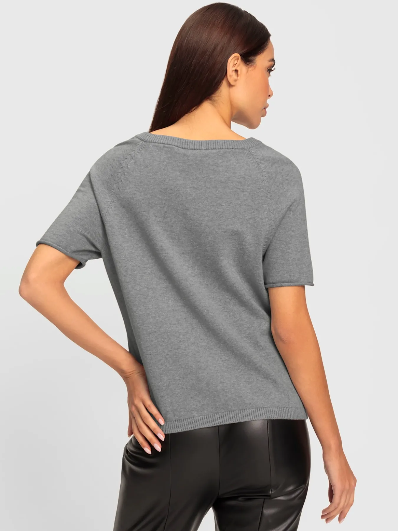Pull encolure ronde manches mi-longues affinantes