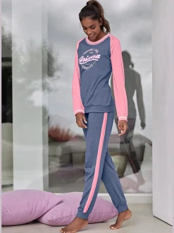 Pyjama au design universitaire