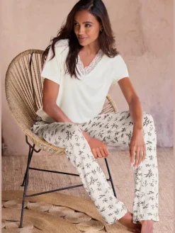 Pyjama avec joli imprimé floral