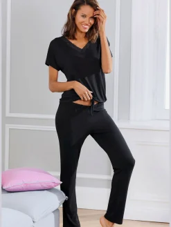 Pyjama élégant avec dentelle