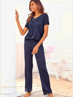 Pyjama séduisant avec empiècement en dentelle