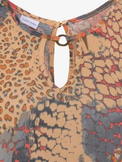 Robe de plage accessoire décoratif à l'encolure