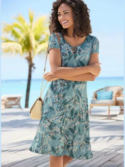 Robe d'été laçage tendance à l'encolure