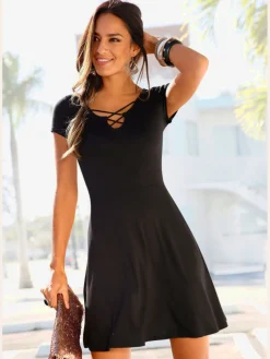 Robe d'été lacets tendance à l'encolure