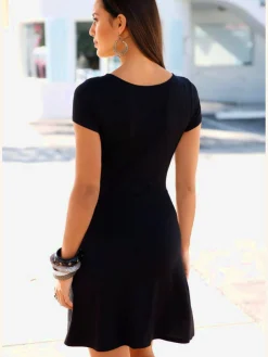 Robe d'été lacets tendance à l'encolure