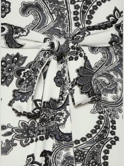 Robe d'été robe de plage avec encolure en v