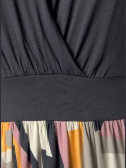Robe d'été robe en jersey dos nu avec jupe à motifs