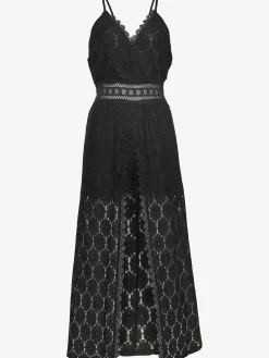 Robe en dentelle encolure en v dégagée
