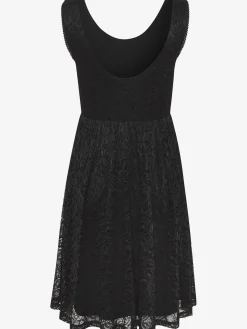 Robe en dentelle encolure ronde profonde et larges bretelles