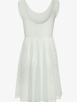 Robe en dentelle encolure ronde profonde et larges bretelles