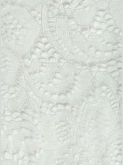 Robe en dentelle encolure ronde profonde et larges bretelles