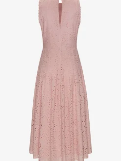 Robe en dentelle robe d'été sans manches avec broderie ajourée