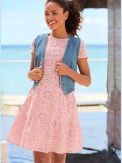 Robe en dentelle robe d'été à encolure ronde haute