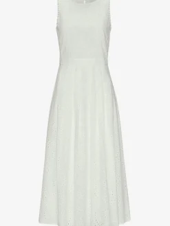 Robe en dentelle robe d'été sans manches avec broderie ajourée