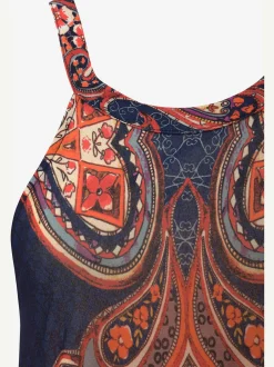 Robe en jersey encolure raffinée devant