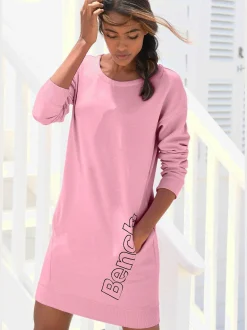 Robe en matière sweat robe d'intérieur sportive avec grand imprimé logo