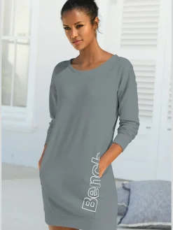 Robe en matière sweat robe d'intérieur sportive avec grand imprimé logo